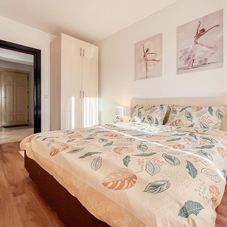 Uniquemoments Airport Apartment & Secure Parking & Airport Shuttle Iasi Exterior foto