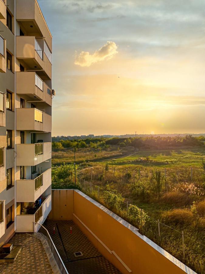 Uniquemoments Airport Apartment & Secure Parking & Airport Shuttle Iasi Exterior foto