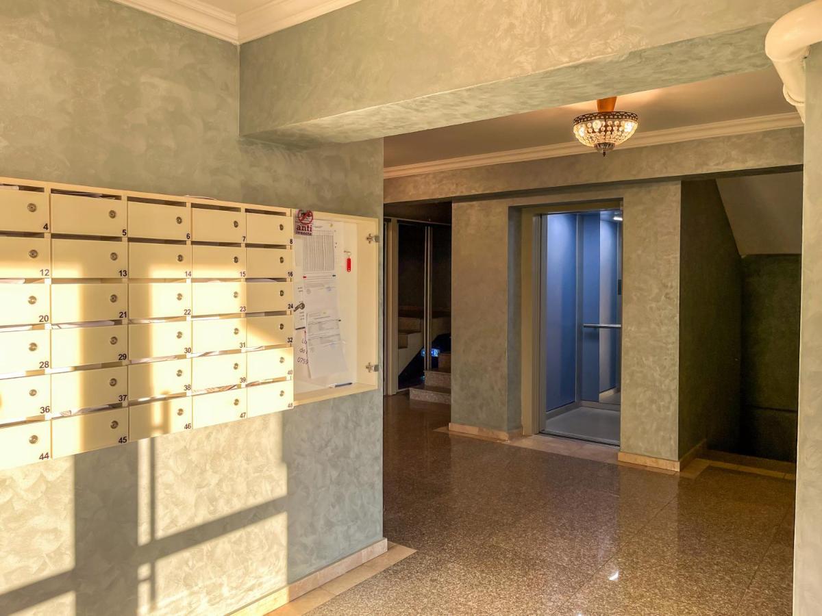 Uniquemoments Airport Apartment & Secure Parking & Airport Shuttle Iasi Exterior foto